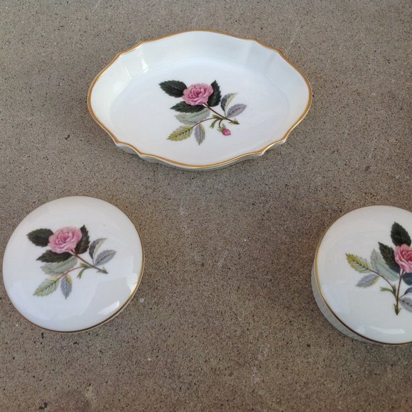 Wedgwood Bone China 3x Vanity Storage Hathaway Rose Pattern - Picture 4 of 13